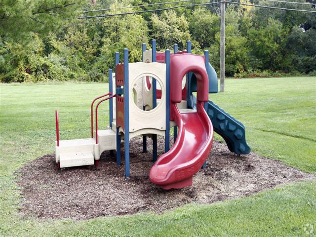 http://cdn.rentcafe.com/dmslivecafe/3/728553/MI _Monroe_OakForestTownhomesApartments_p0735442_2_02_1_PhotoGalleryNew.jpg
